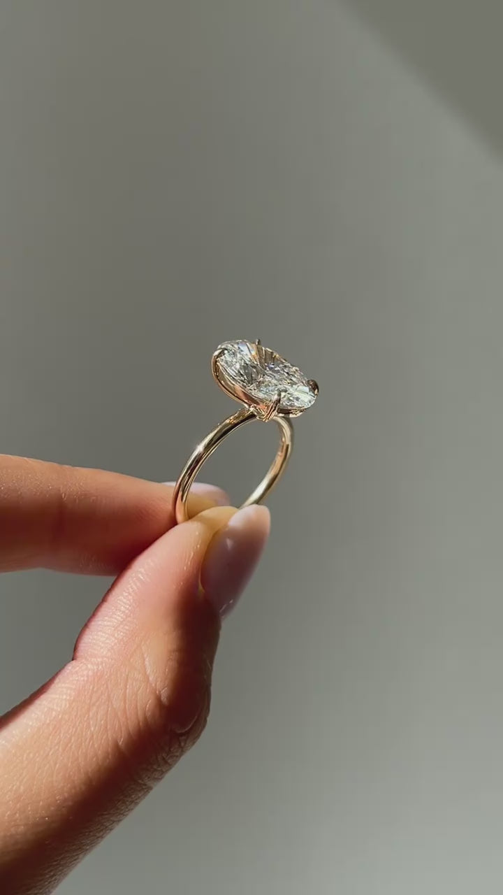 2 CT Oval Cut IGI Certified Lab Grown Diamond Ring